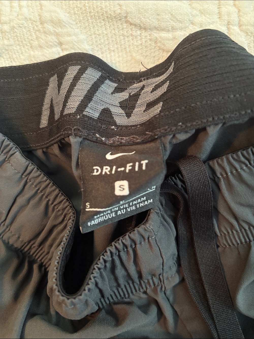 Nike Men’s Dark Gray Athletic Shorts with Black Waistband - Picture 2 of 4